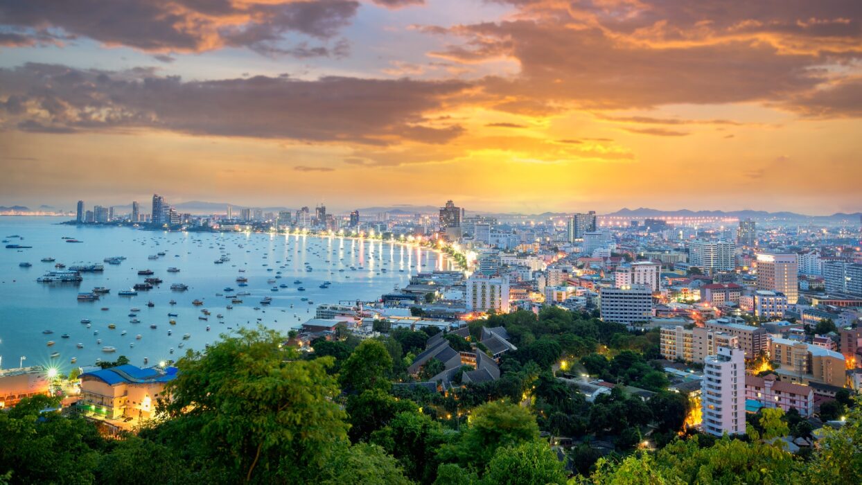 探索芭堤雅：打造難忘旅行的最佳活動 background image